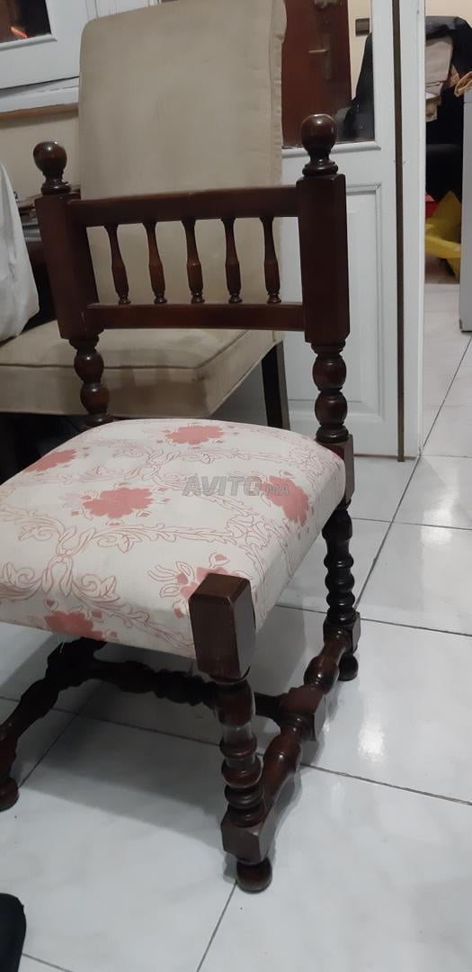 A vendre petites chaises à petit prix.