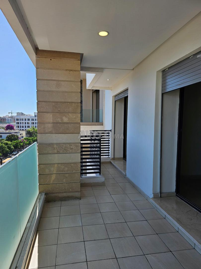 Beaux studios neufs de bon standing