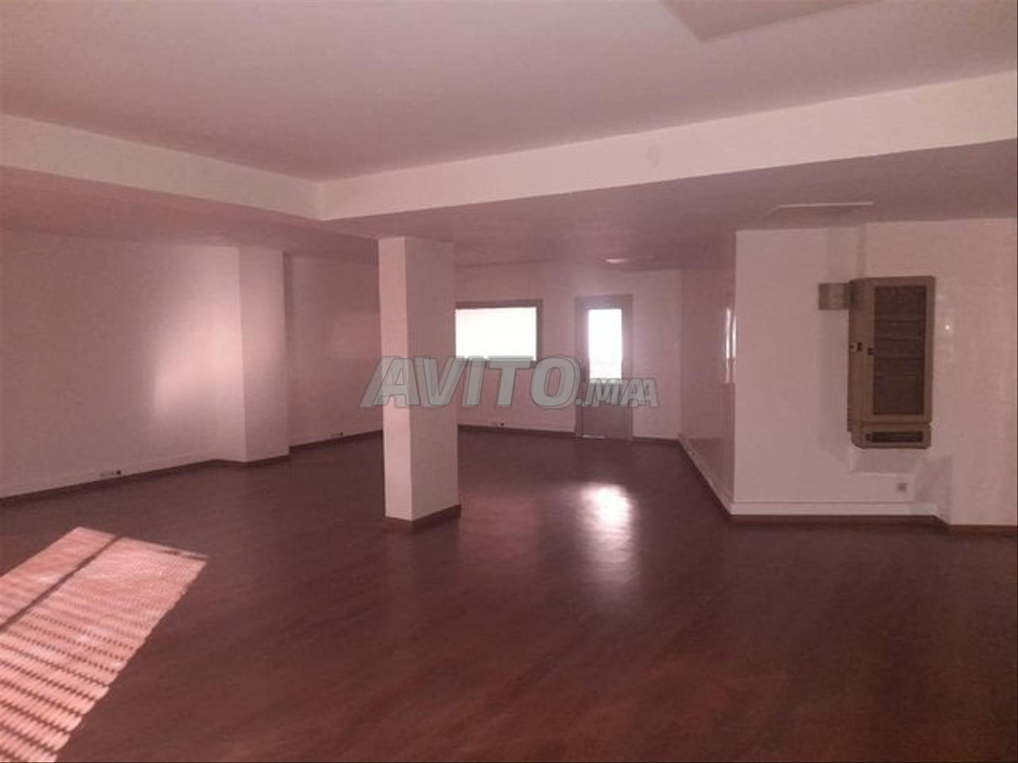 Bureau 2gd Open 6p 330m2 à louer au Palmier
