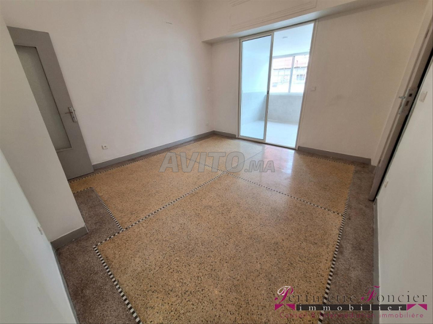 CENTRE VILLE Superbe studio ART DECO A LOUER VIDE