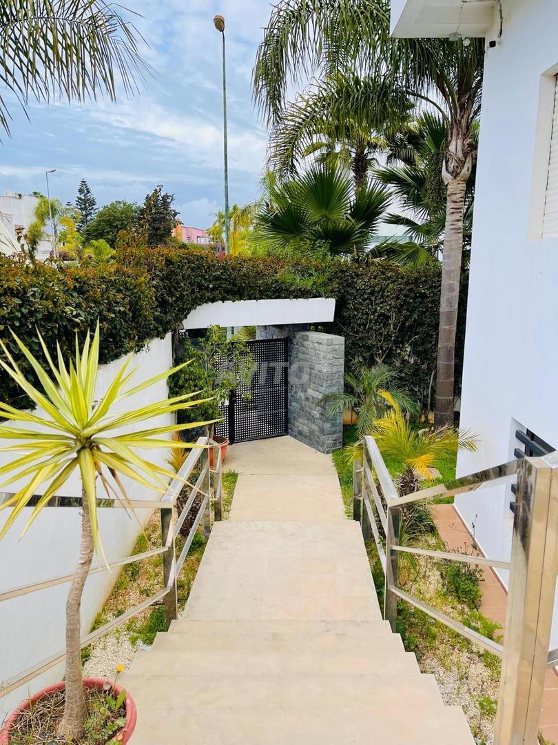 Vente d’une villa de 378 m² (BIR RAMI EL MENZEH)