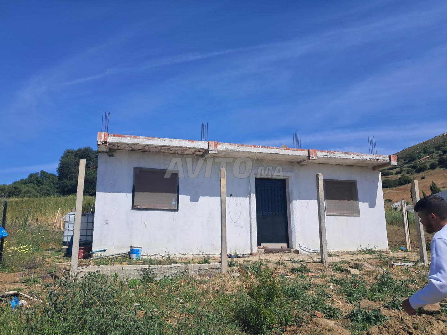 Maison et terrain à vendre sur la rue principale
