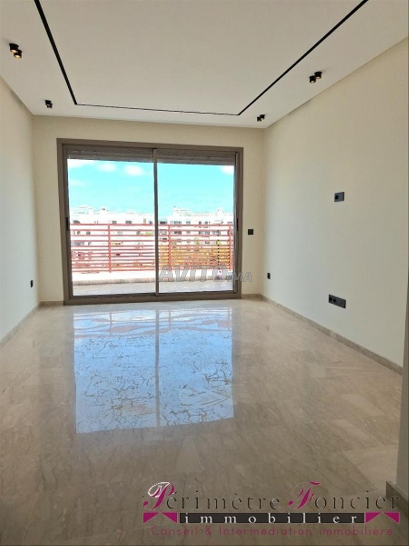 STUDIO NEUF AVEC TERRASSE À VENDRE AUX PRINCESSES
