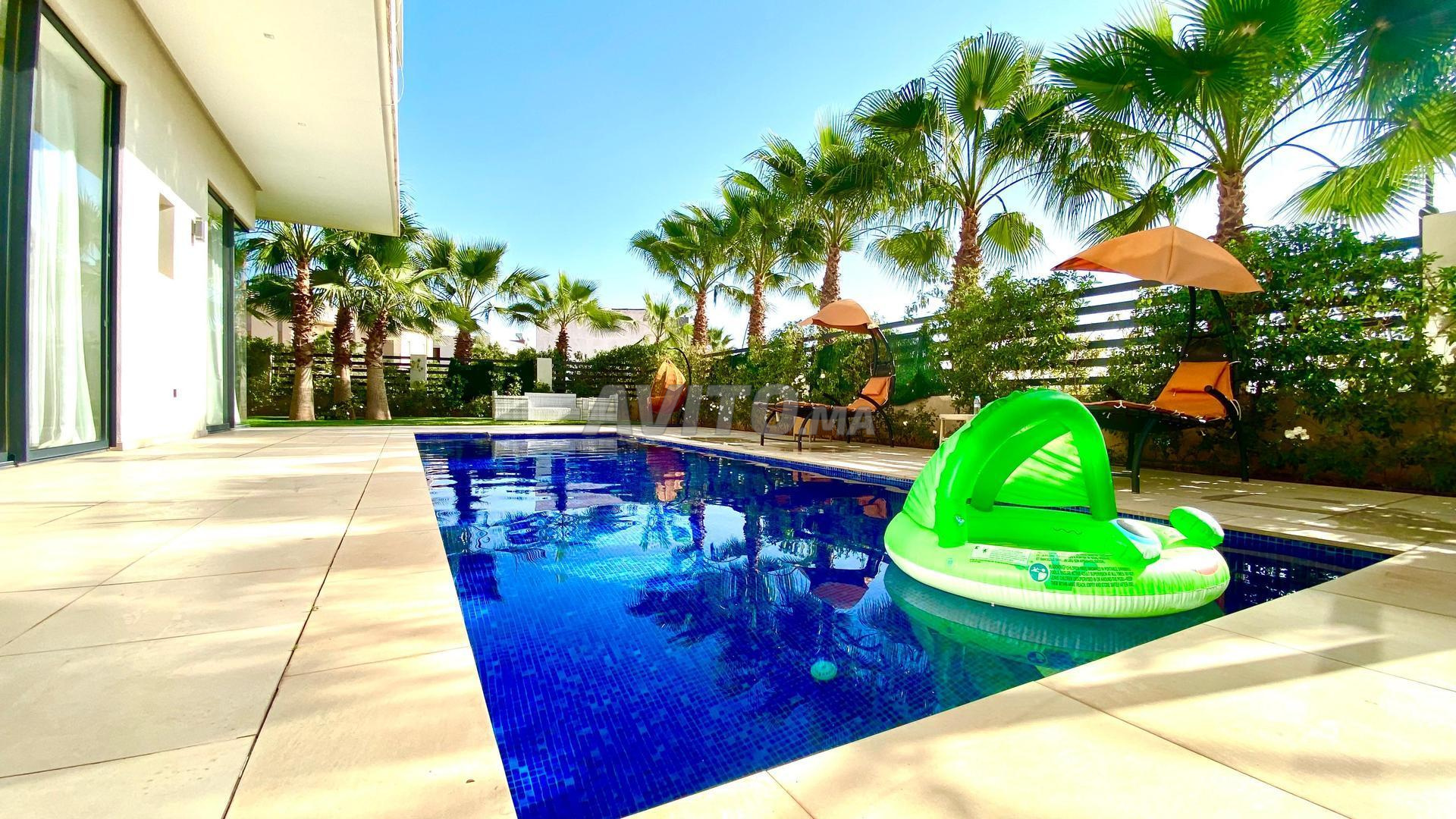 Villa moderne de 5 chambres à louer à Chrifia