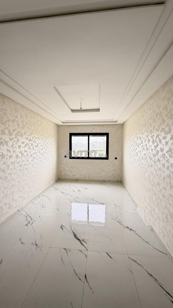 Appartement de 3 pièces à vendre près de la station El Jadida Hararien