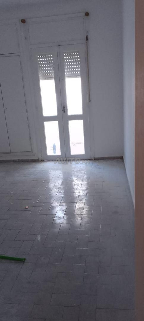 Studio à vendre avec balcon à Agdal