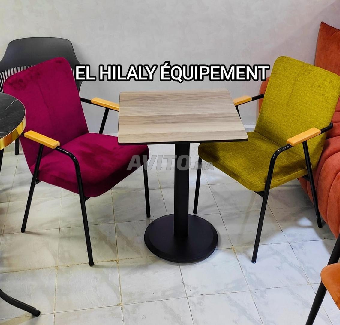 chaises table de cafe restaurant vent