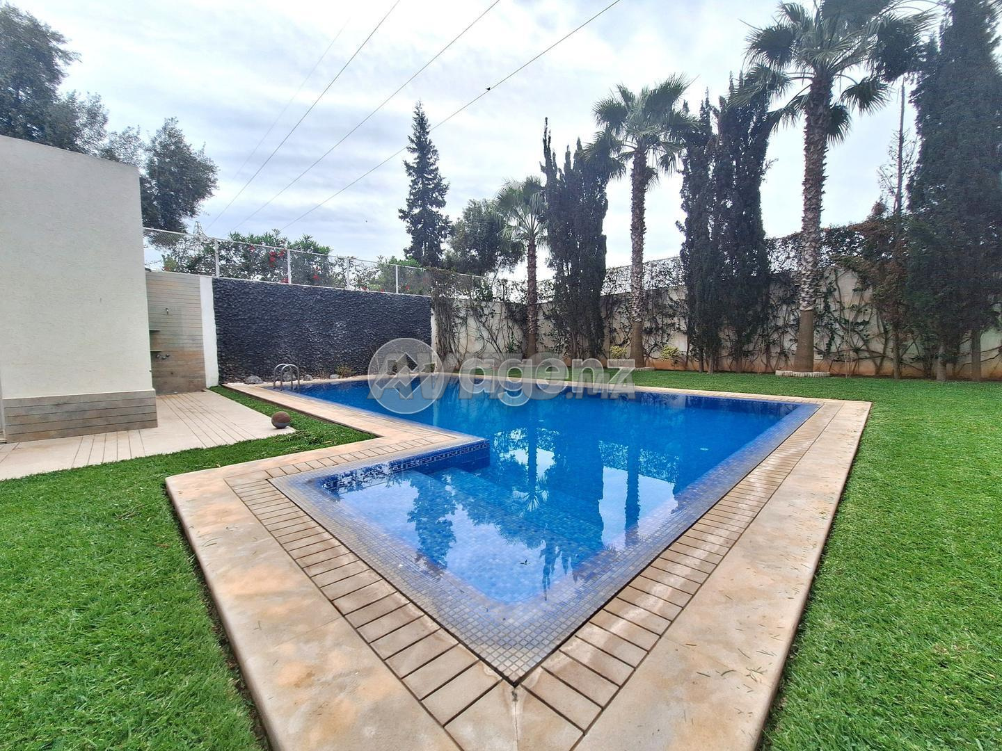 BOU-BO-1029 - Villa à vendre à Bouskoura