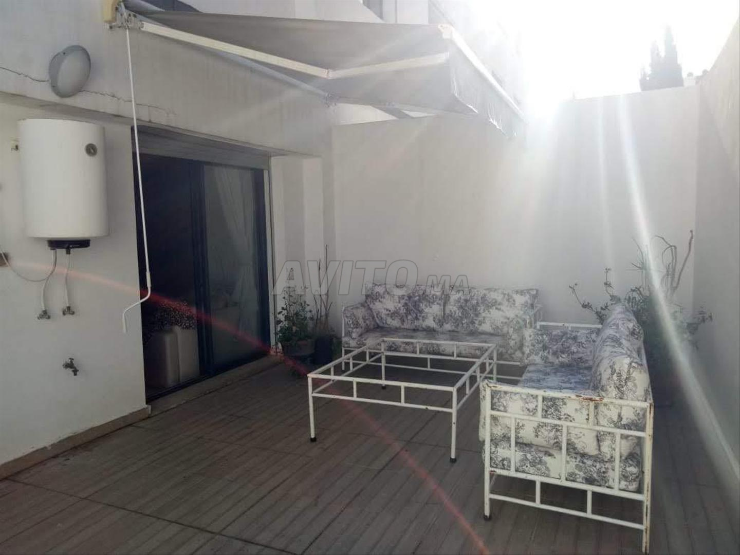 Studio meublé à louer à Socrate – Design épuré