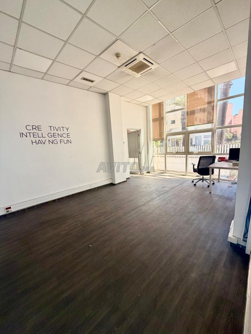 Villa commerciale de 934 m² idéale pour activit...