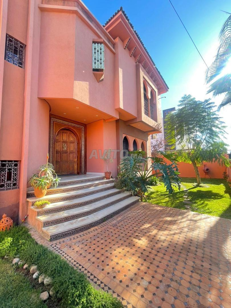 Superbe villa haut standing à vendre à Témara