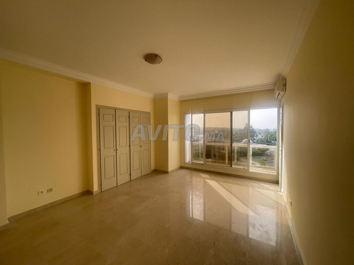 Duplex à louer 364 m² au Dernier étage 2 min Paul
