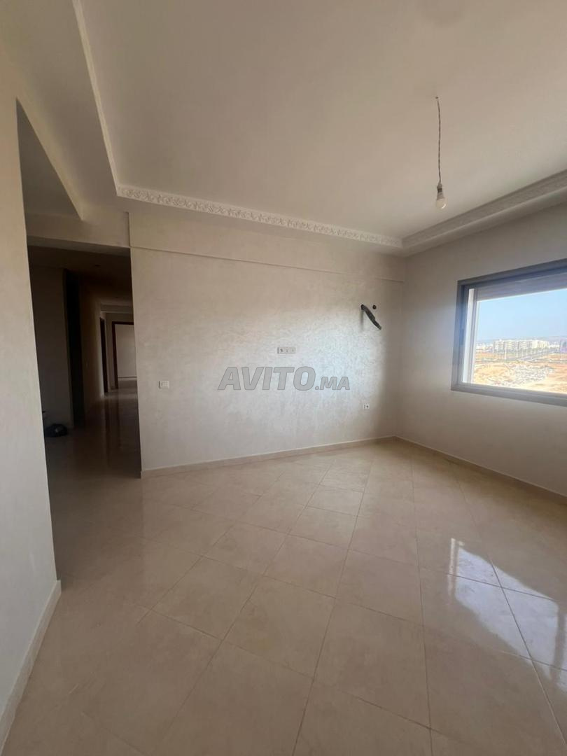 Appartement neuf de 3 chambres et garage