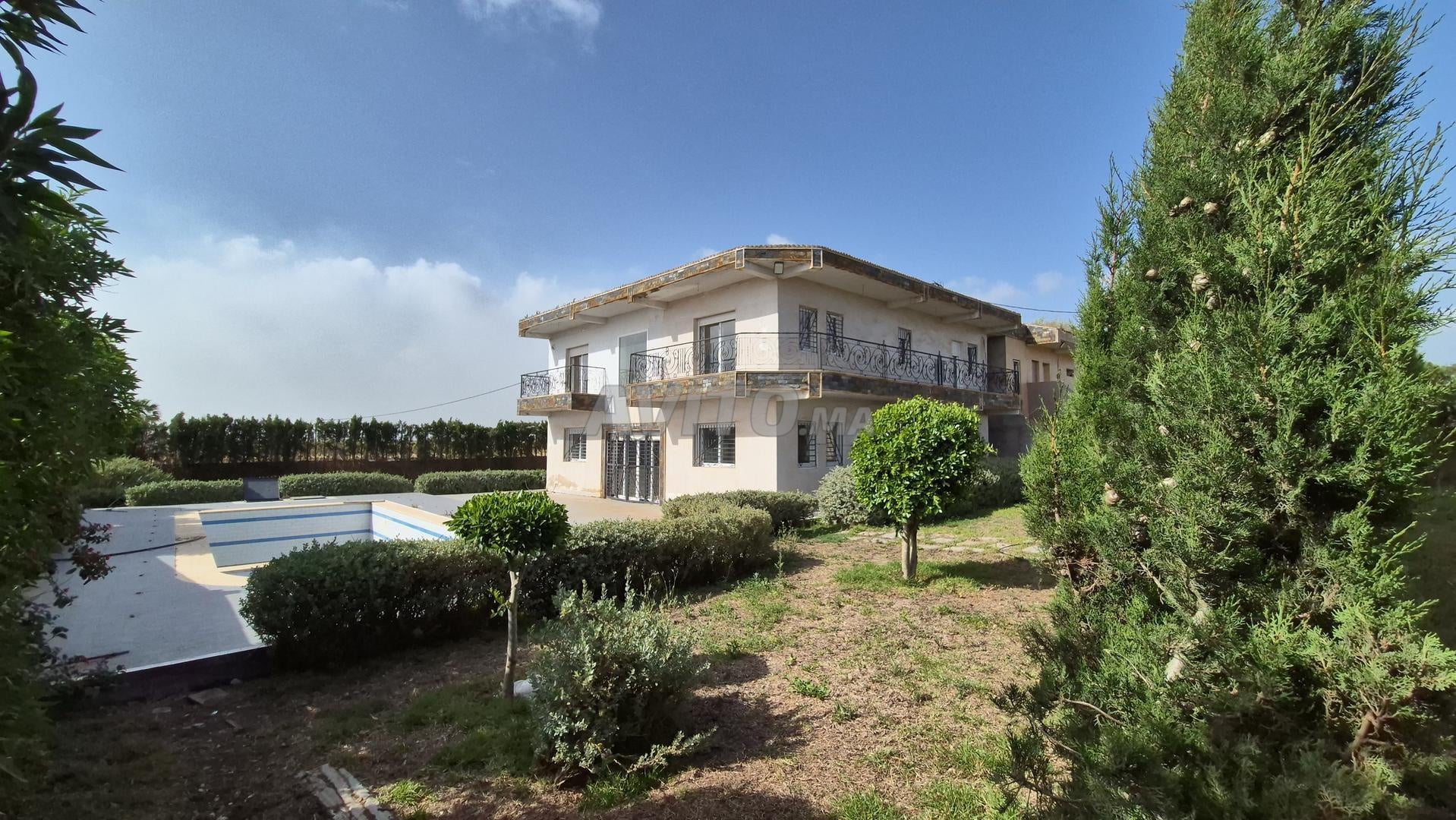 Ferme avec villa à vendre
