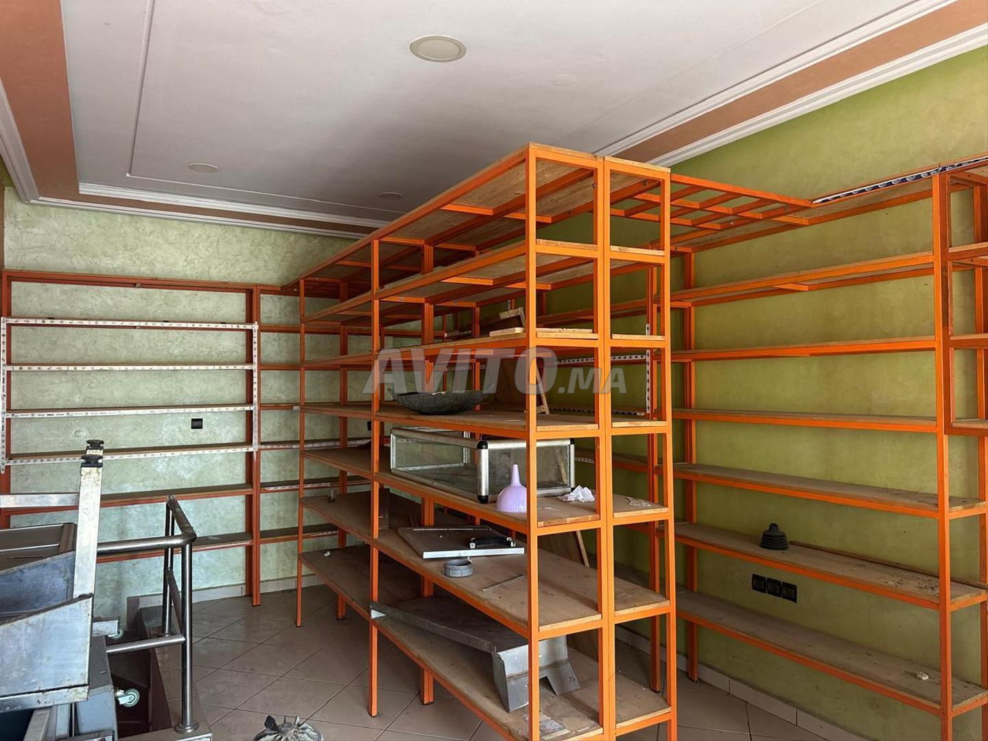 OPPORTUNITÉ RARE PAS-DE-PORTE À VENDRE