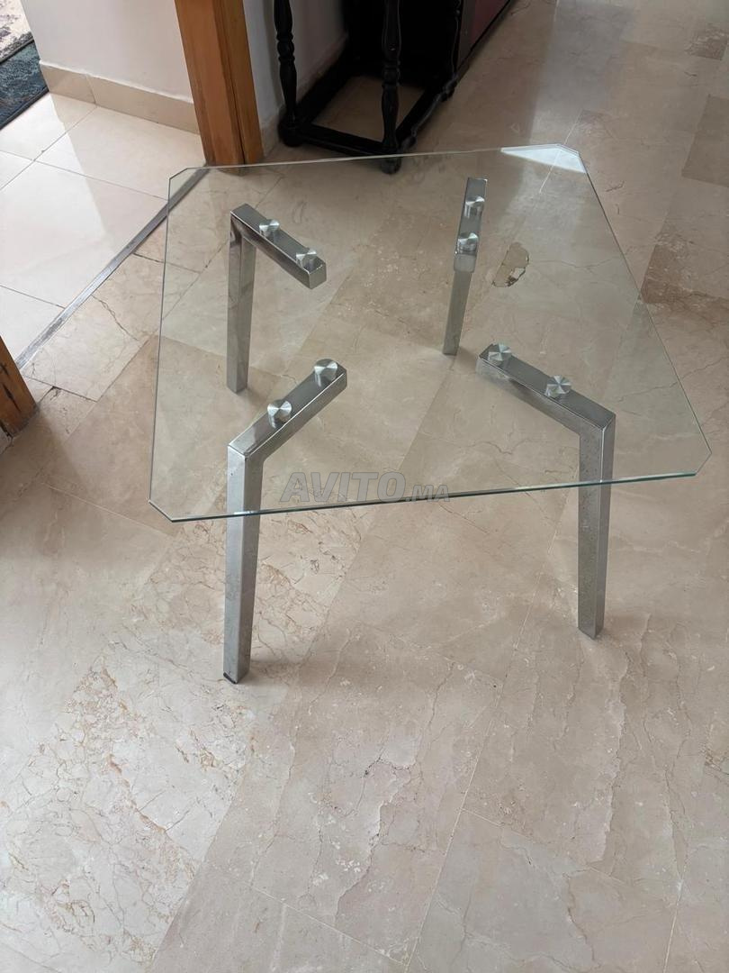 Table carrée en verre à vendre