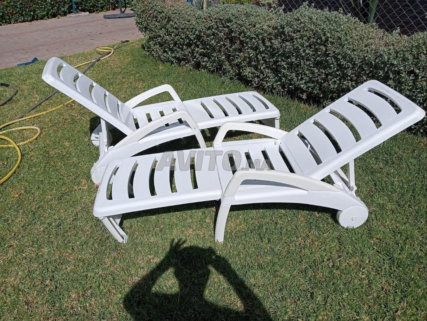 2 Transats blancs pliables à vendre avec leurs tapis