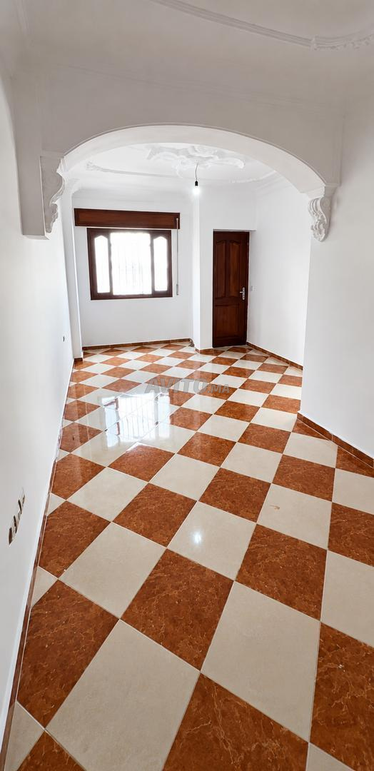 Appartement à louer mensuellement avec 3 chambres et 2 salles de bain à Tétouan
