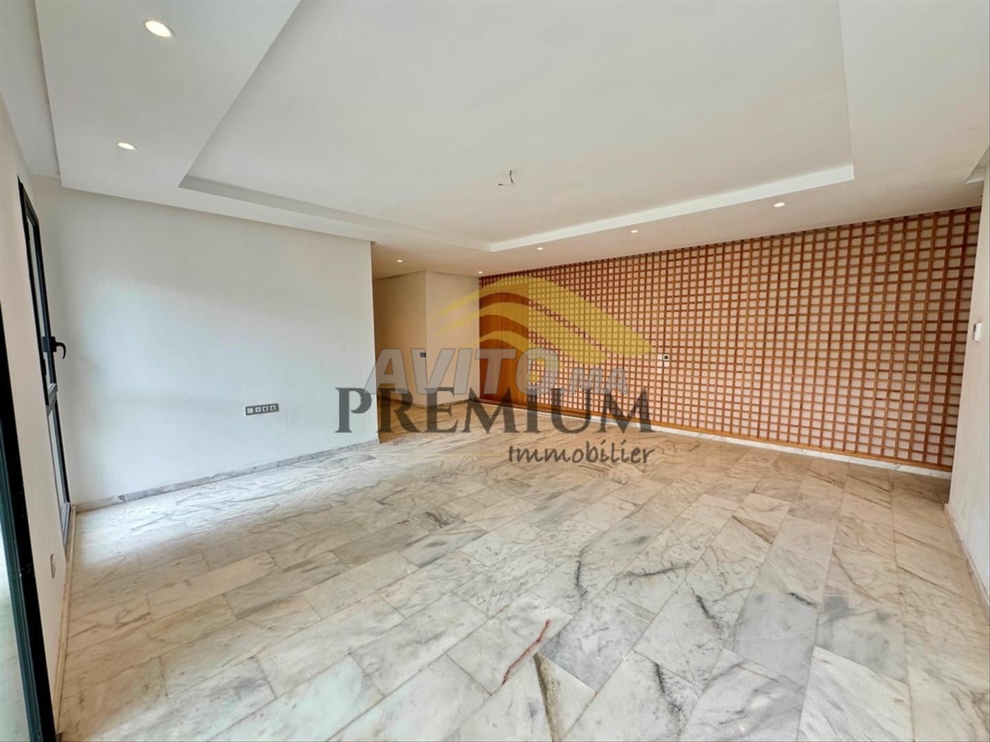 TRÈS BEL APPARTEMENT AVEC TERRASSE
