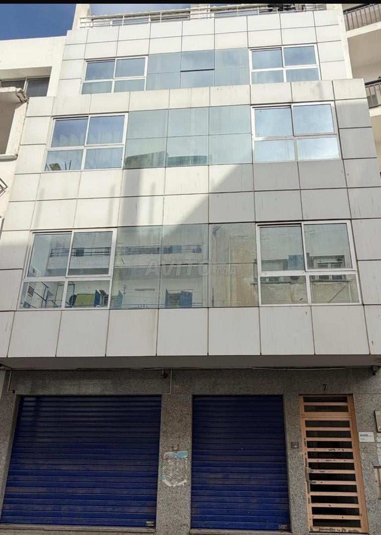Immeuble magasin + 4 étages à louer en centre ville