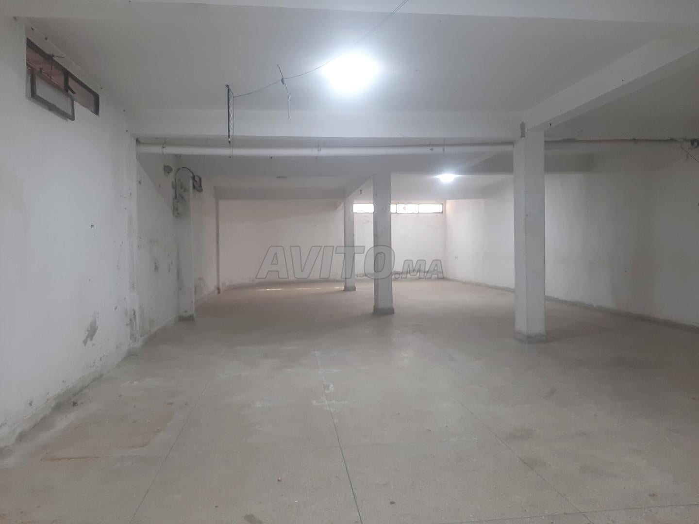Magasin et Cave de 148 m² à Zoubir Oulfa