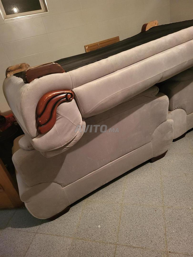 Vente de fauteuil avec une table