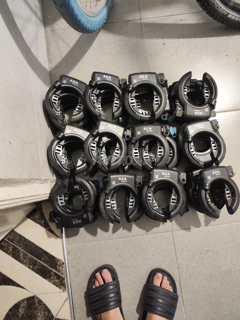 Cadenas avec sa chaîne. Vente en gros ou à crédit.