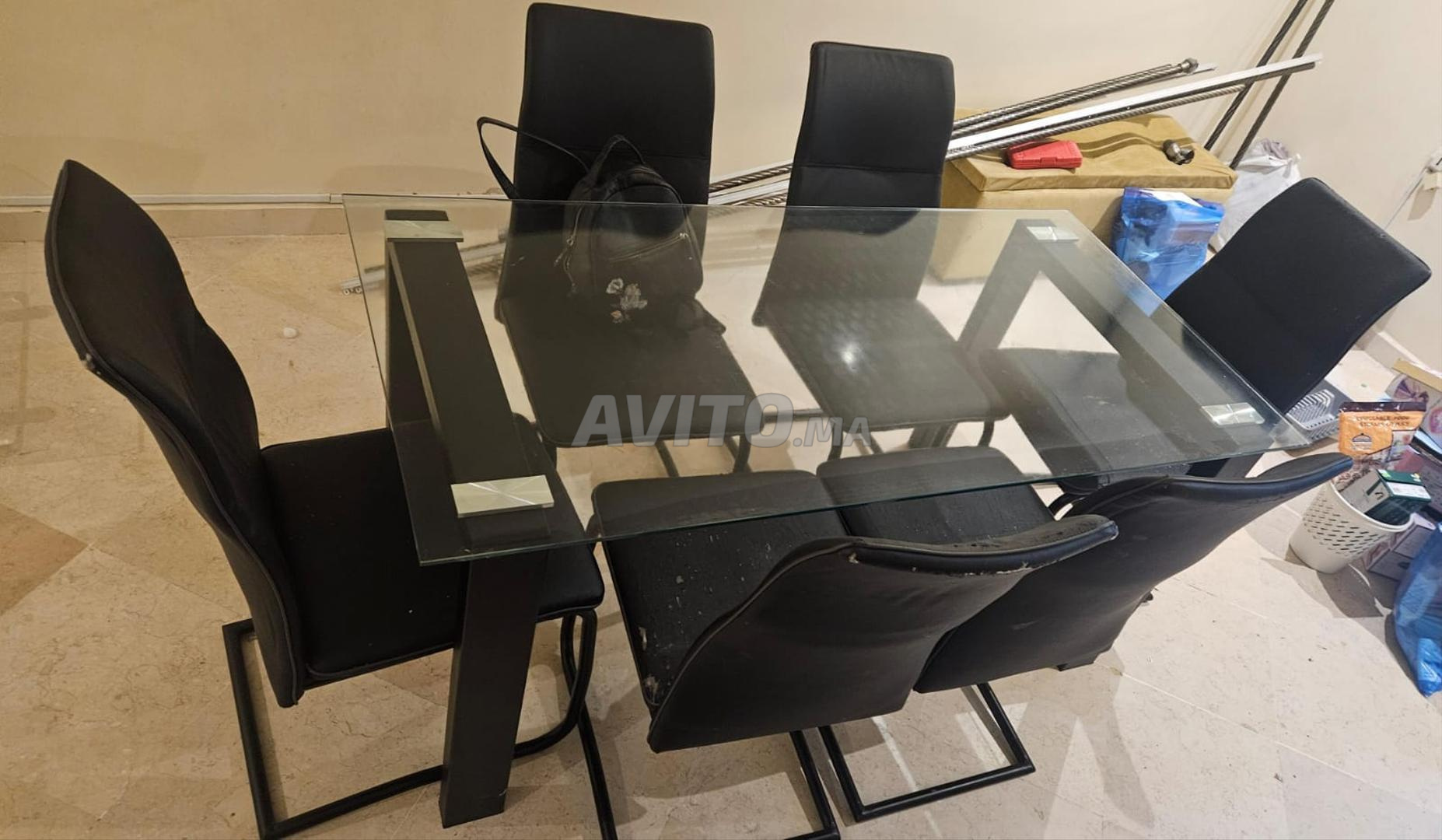 Tables à vendre avec 6 chaises