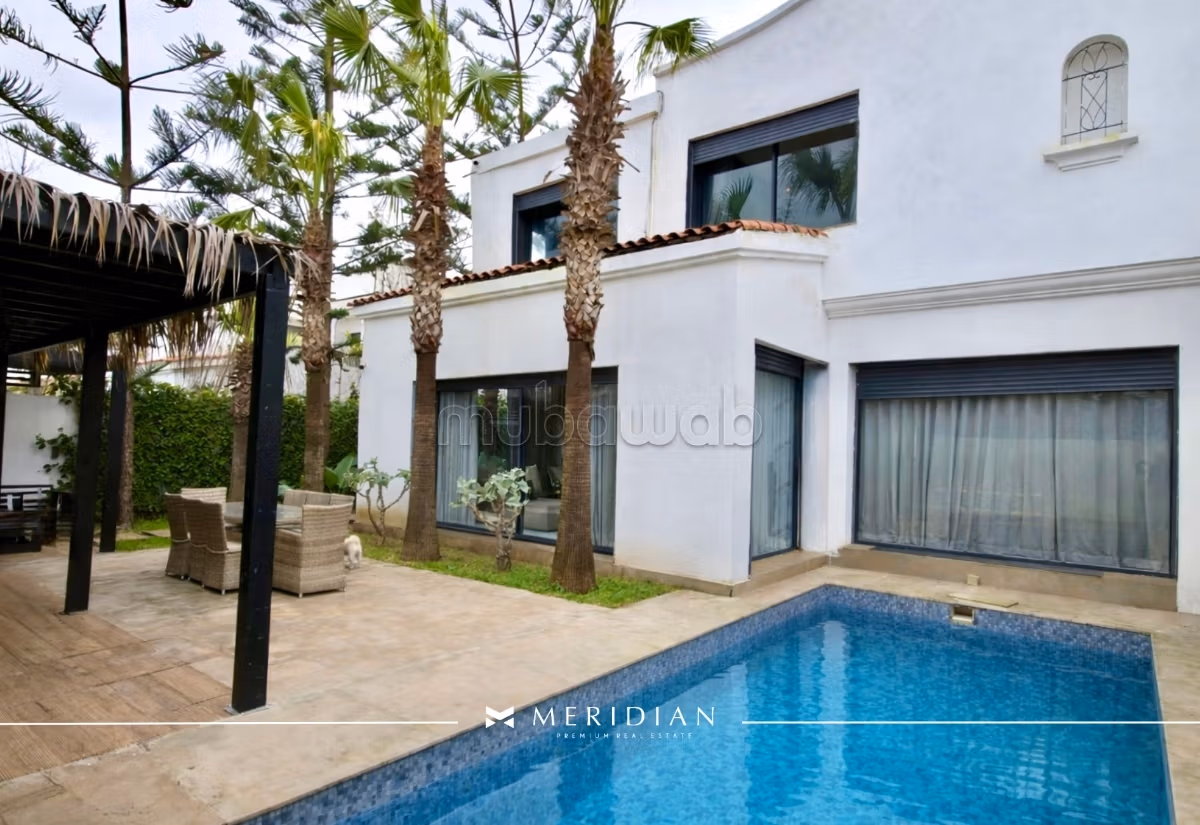 Location Villa meublée rénovée. 
Piscine à Aïn Diab
