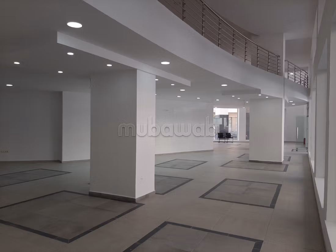 Local commercial de 250
attractif en plein centre ville