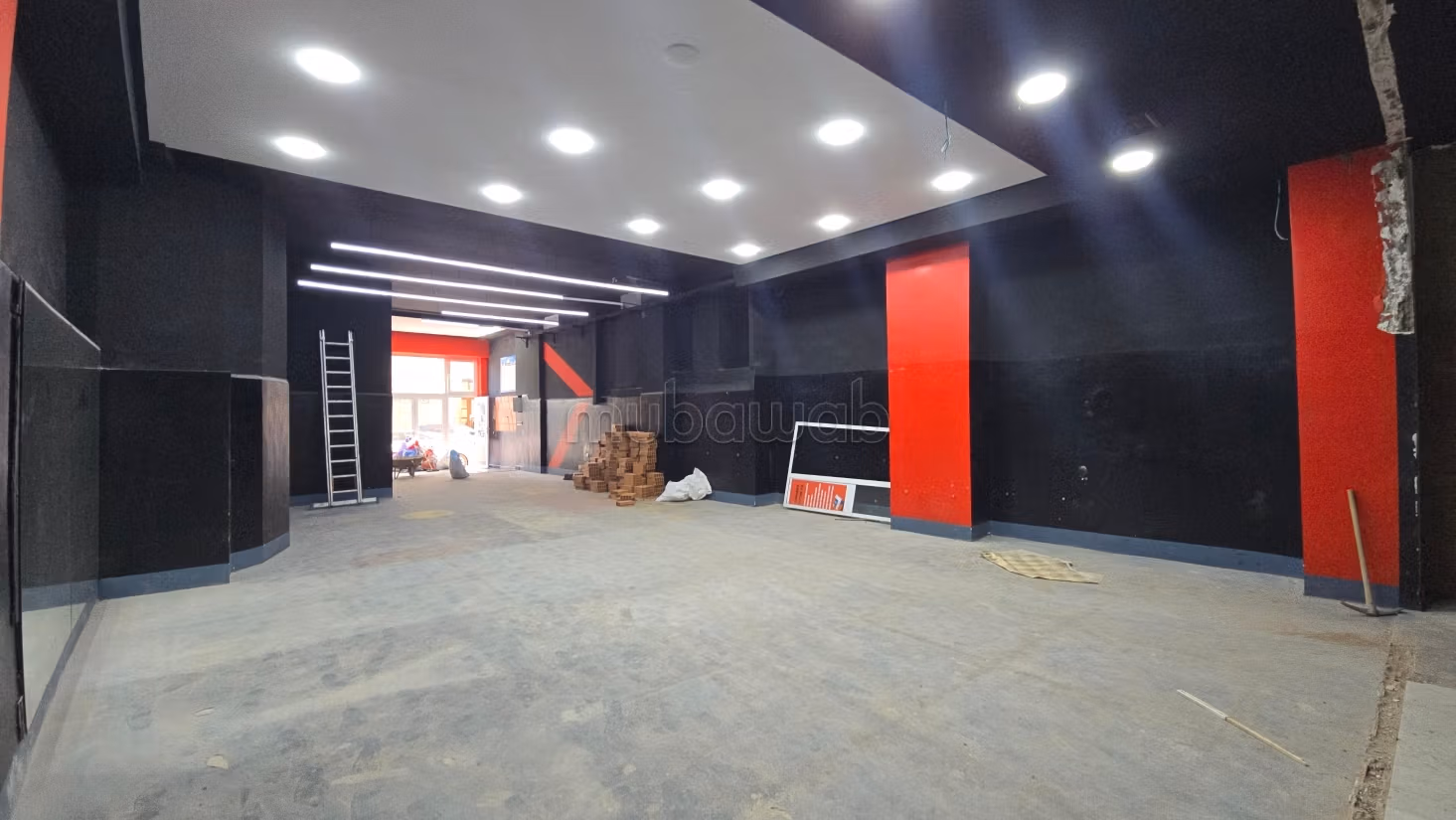 Local commercial open space 153 m2