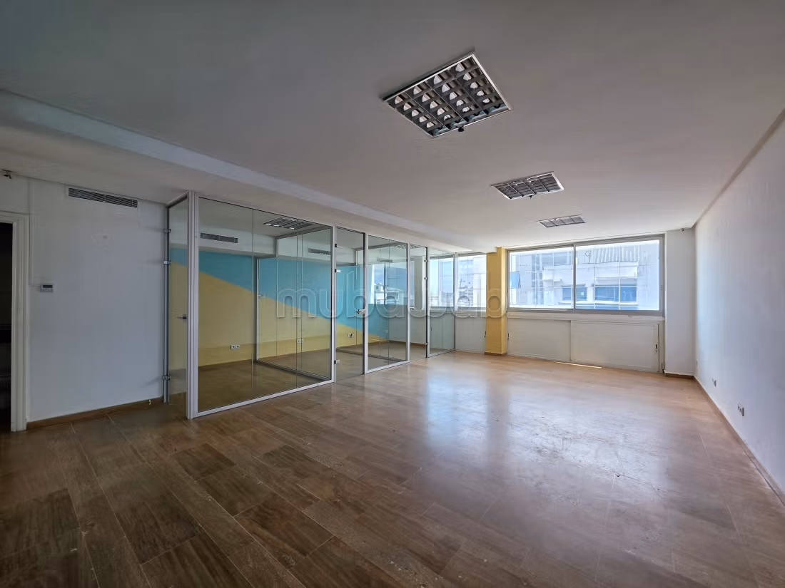 Bureau aménagé 85 m², immeuble professionnel