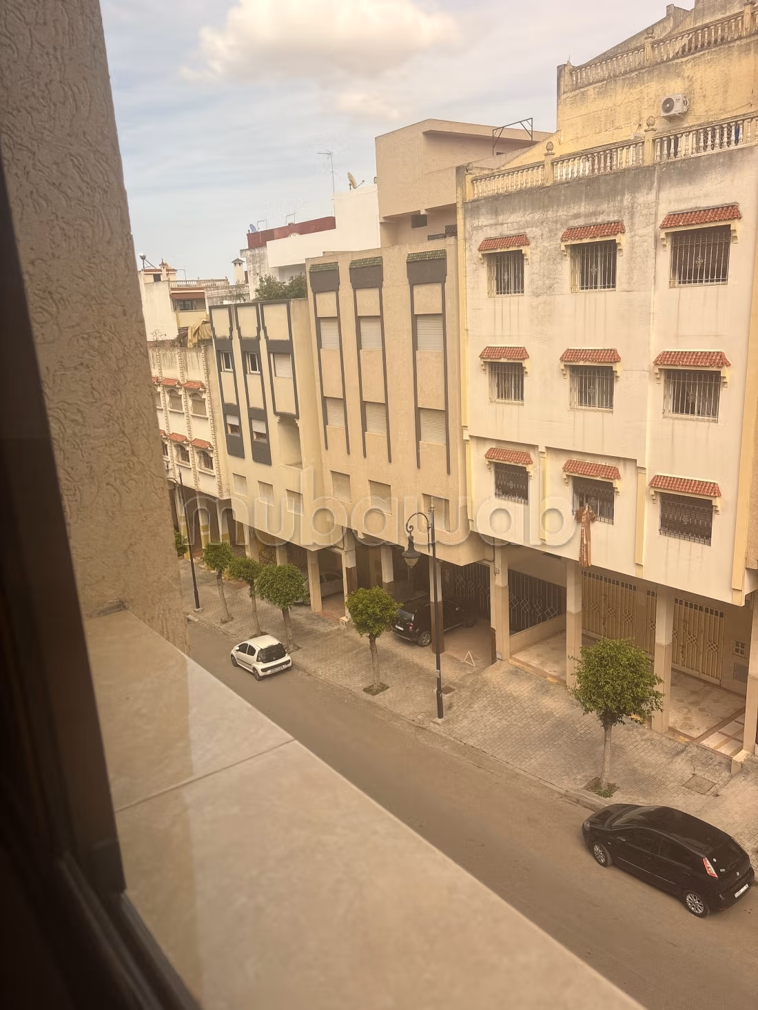 Très belle maison en vente à Branes 2.
Surface de 800 m²