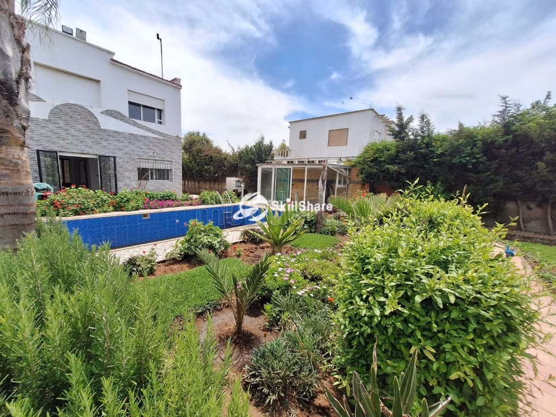 Villa avec piscine sur terrain 1000 m²