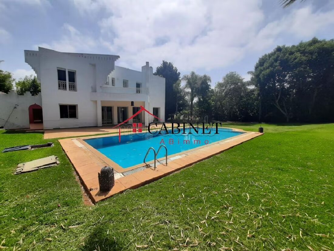 Villa 2000 m² à louer à Rabat à Rabat