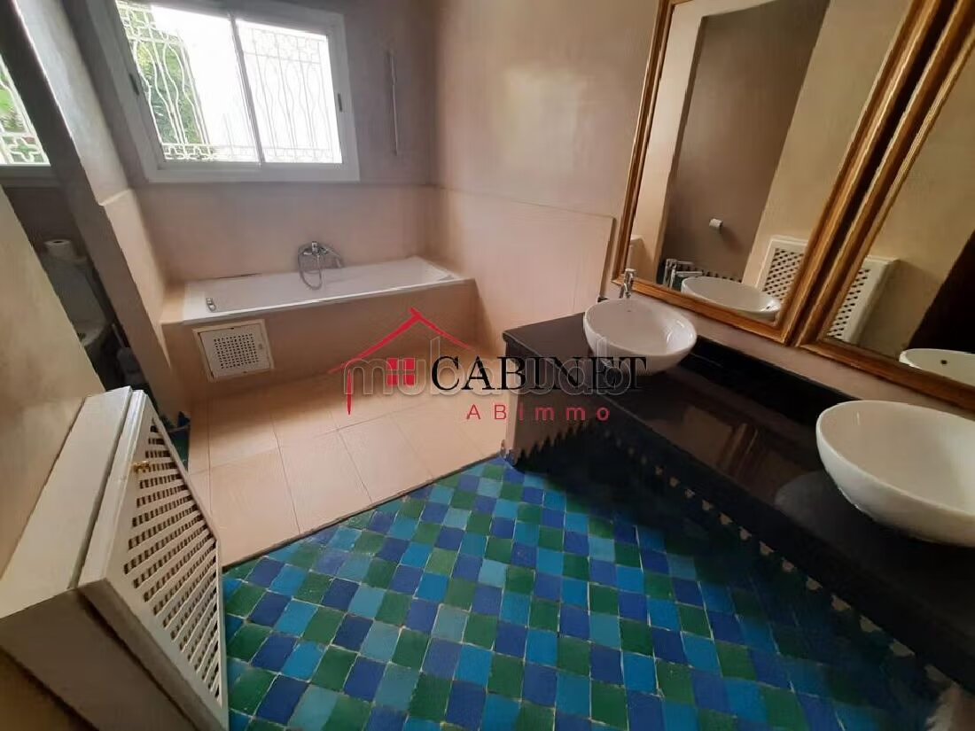 Villa 2000 m² à louer à Rabat — Photo 6