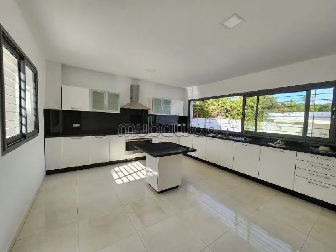 فيلا 840 م² للإيجار في الدار البيضاء (عين دياب) — Photo 8