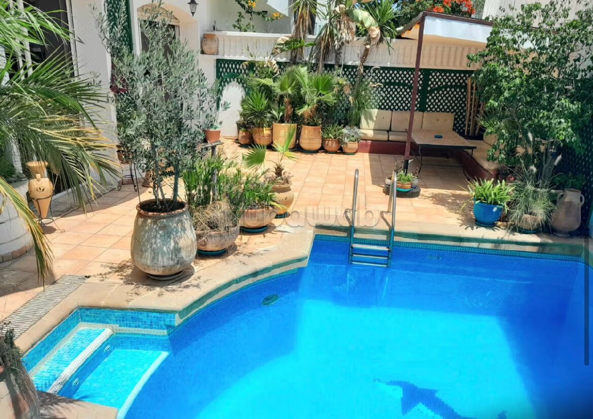 Magnifique villa à louer à Ain Diab. 4 chambres. Meublé