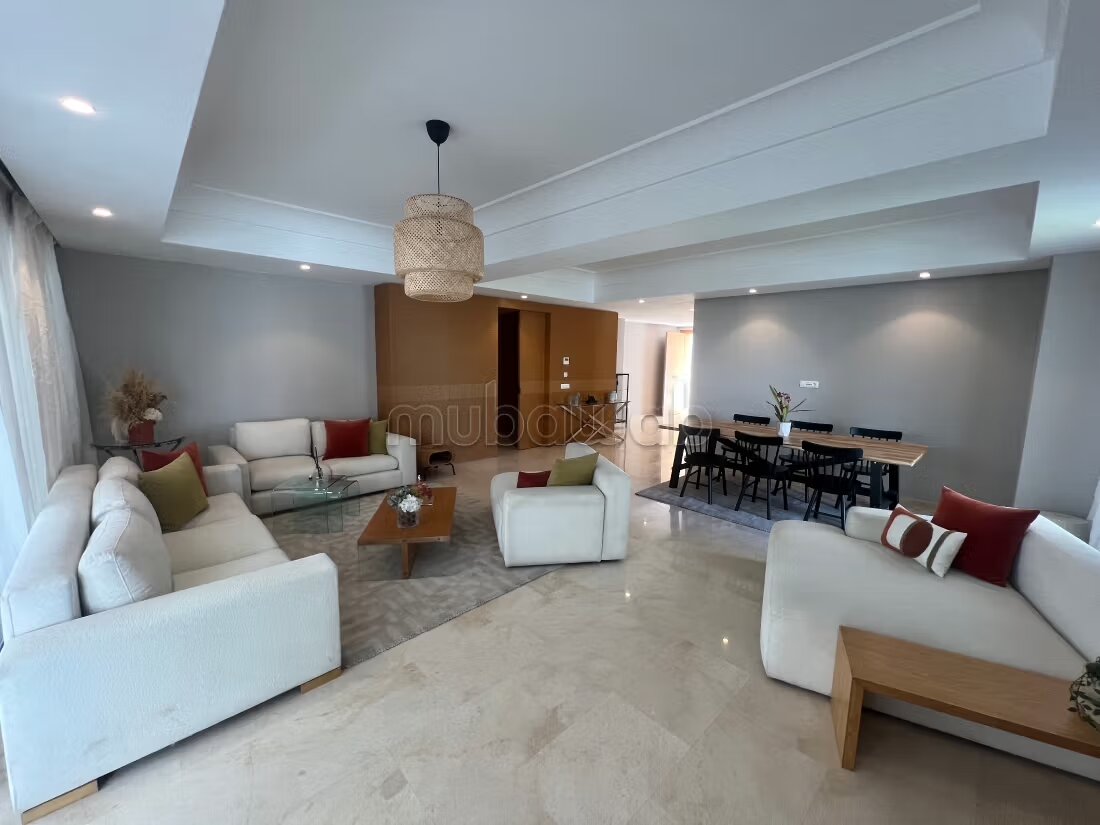 Apartment 235 m² for Rent in Casablanca — Photo 2