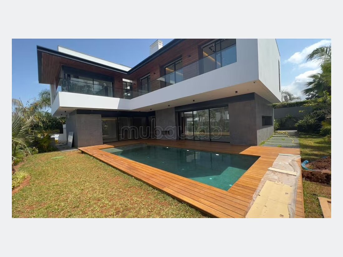 Villa neuve standing a louer a souissi
