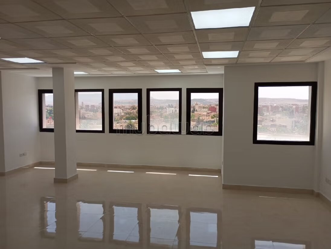 Bureau 79 m² à louer à Oujda à Oujda