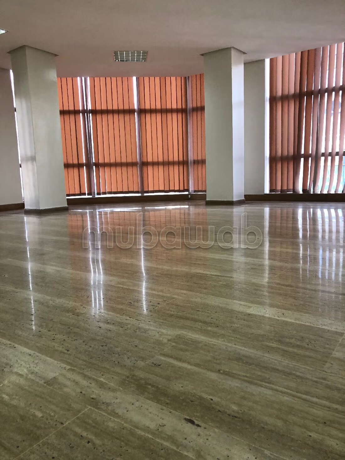 Bureaux en location à Maârif. Surface totale 87 m². Double v...