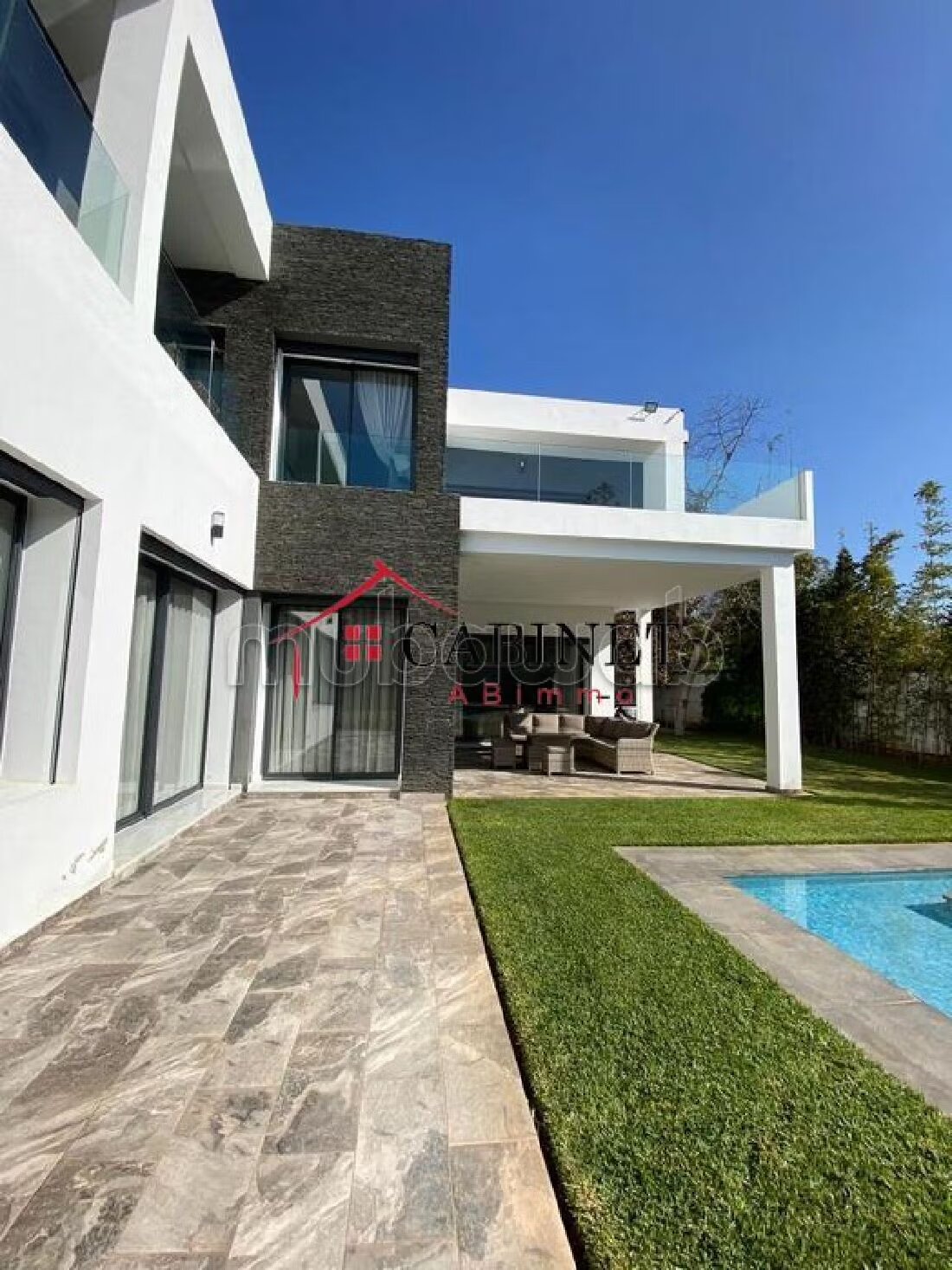 Villa 2000 m² for rent in Souissi, Rabat à Rabat