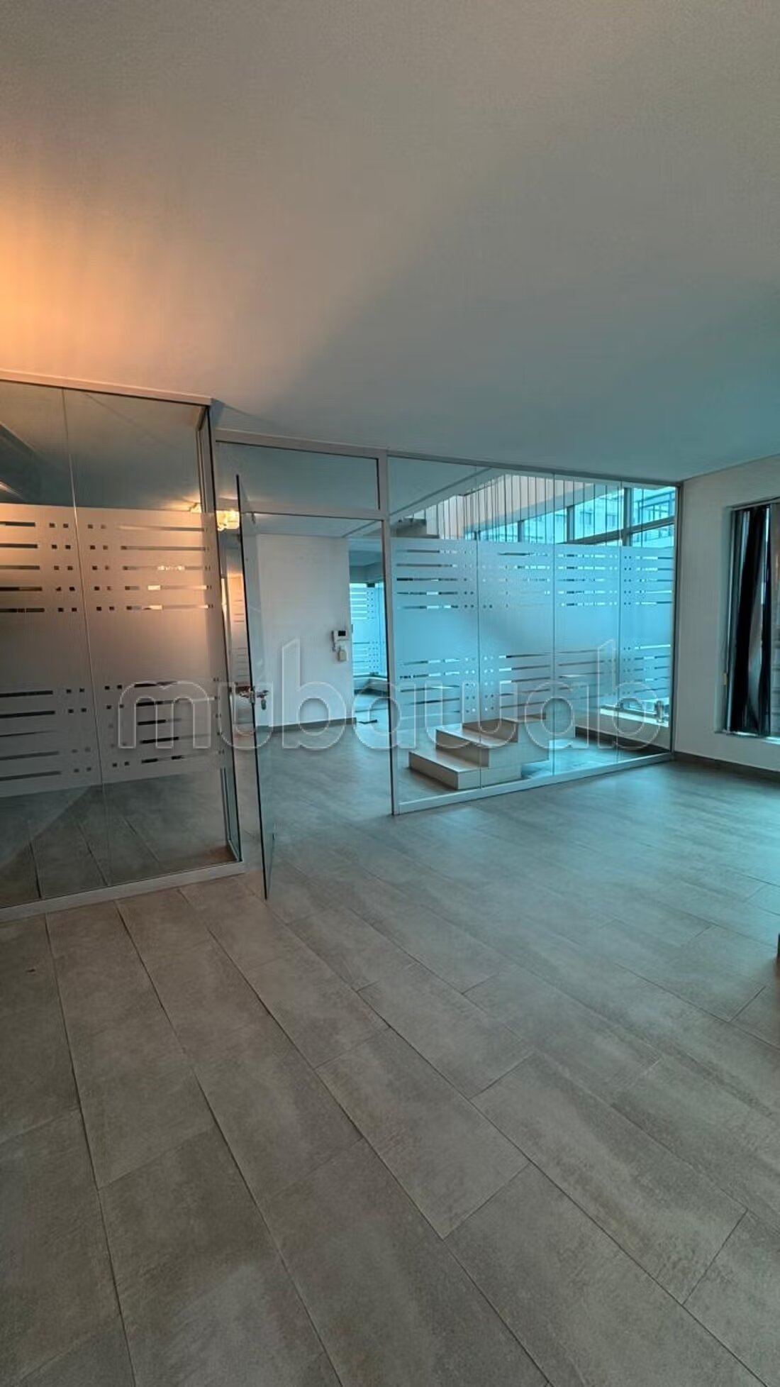 Beau bureau aménagé en DUPLEX à vendre sur racine
