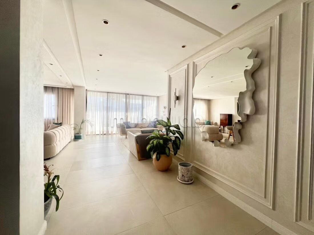 Apartment 220 m² for Rent in Casablanca — Photo 8