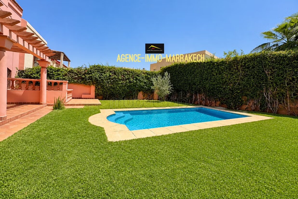 Villa en 3 niveaux avec piscine, 6 chambres 570 m²