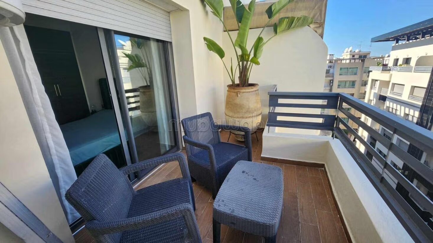 Studio meublé terrasse à la location à racine