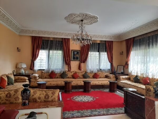 Villa 300 m² à louer à Rabat — Photo 2