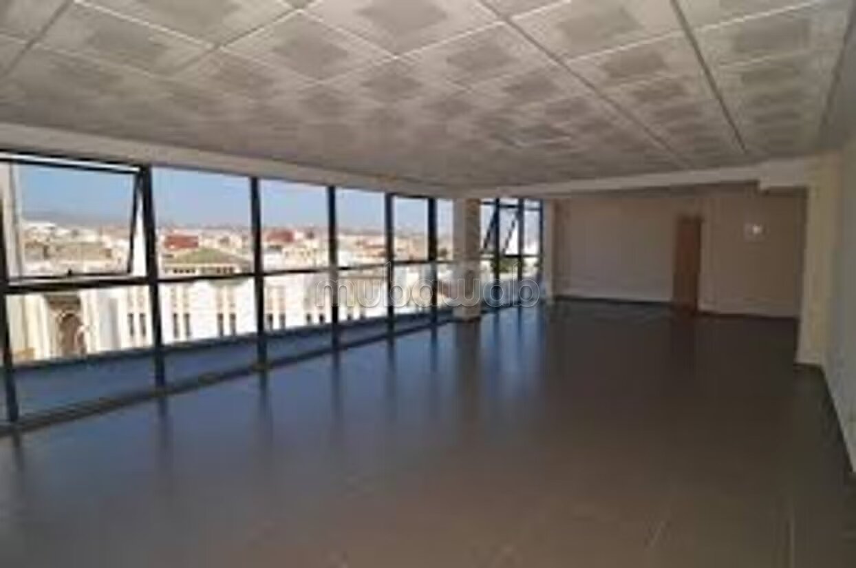 Office 1050 m² for rent in Rabat - Hassan — Photo 2