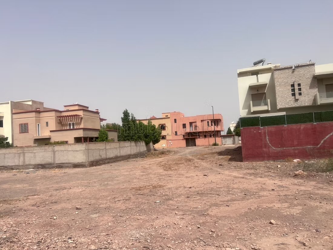 Terrain à vendre à Hay Targa.
Surface totale 430 m²